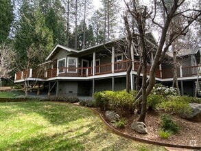 Building Photo - 12609 Oak Cir