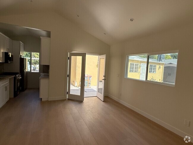 Building Photo - 4931 Placidia Ave