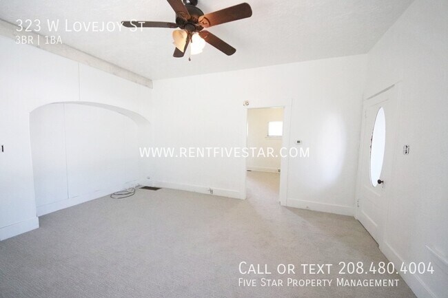 Foto del edificio - Cute, classic home with lots of storage th...
