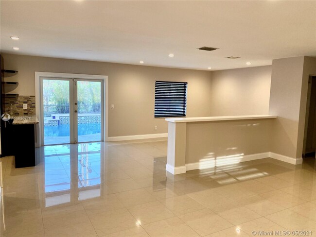 Foto del edificio - 22592 Lombard Ave