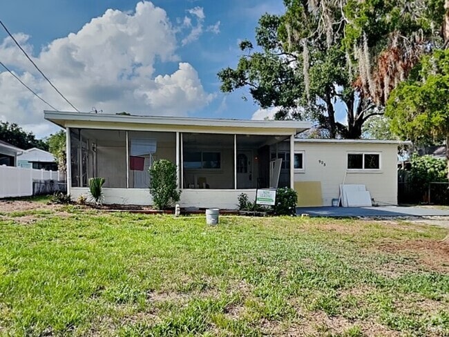 Building Photo - 905 Alicia Ave