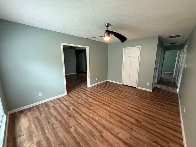 Building Photo - 3 Bedroom, 2 Bathroom House for Rent