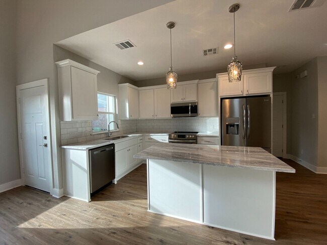Foto del edificio - Luxury Cottage in Downtown Waco *Leasing S...