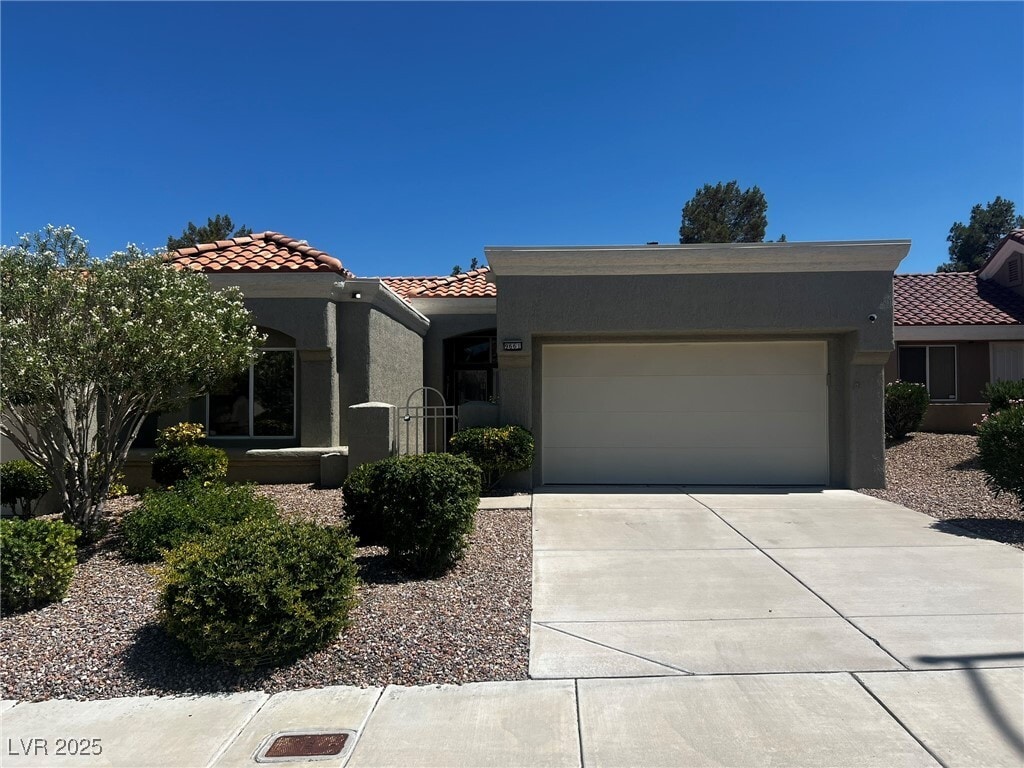 Foto principal - 9661 Blue Bell Dr