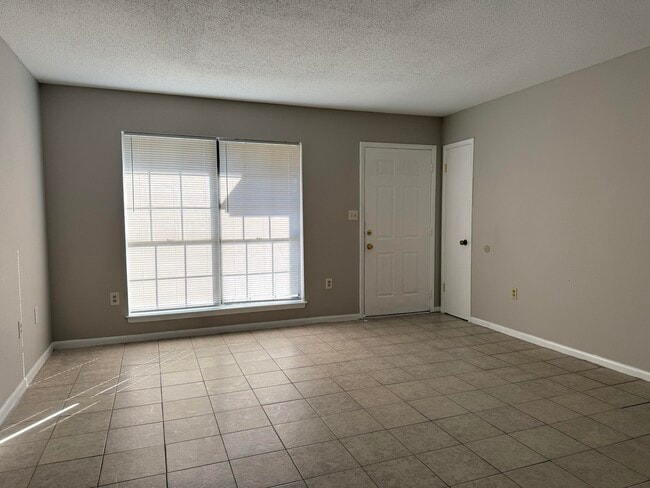 Building Photo - 298 Cross Dr