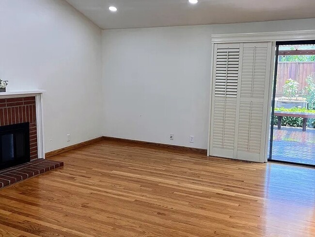 Foto del edificio - 3120 Silbury Ct