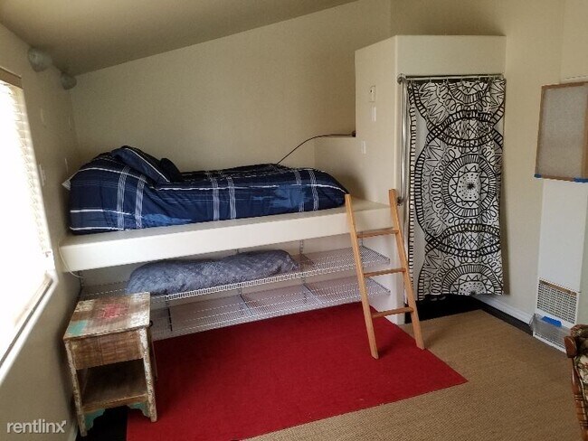 Building Photo - 1 br, 1 bath Condo - 2152 Camellia Dr