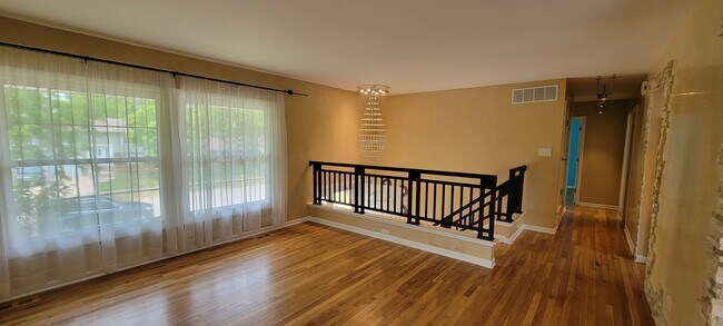 Building Photo - 1675 Kingsdale Rd