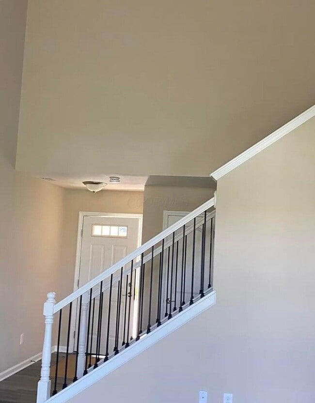 Building Photo - 249 Lake Cove Dr