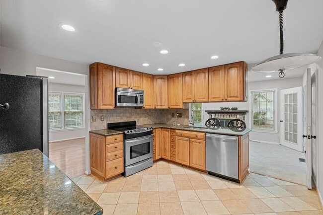 Building Photo - 12037 Stoneford Dr