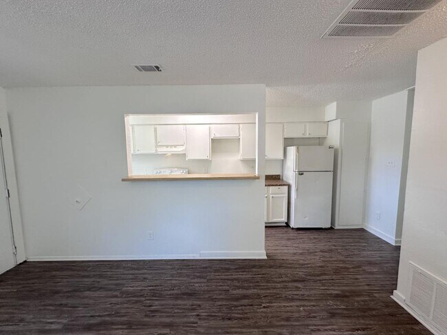 Foto del edificio - 5408 Helmick Ave