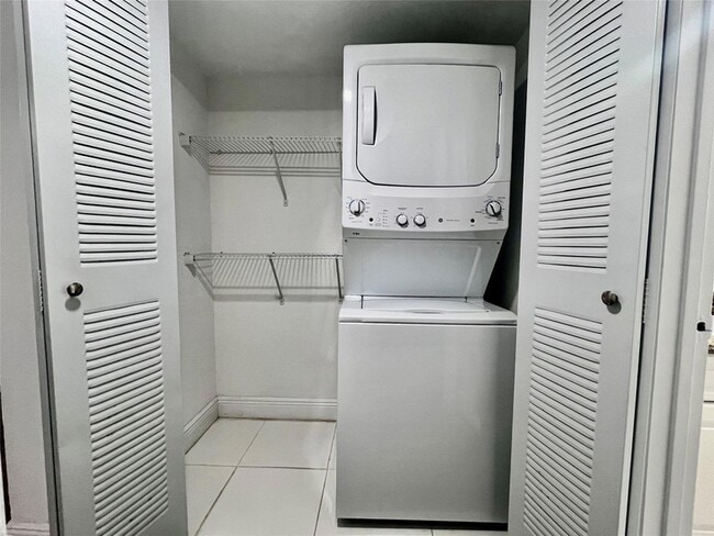 Foto del edificio - 2580 NW 56th Ave