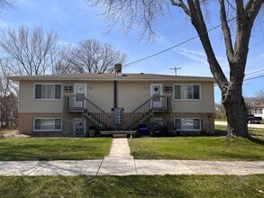 Building Photo - 1349 Kewaskum St