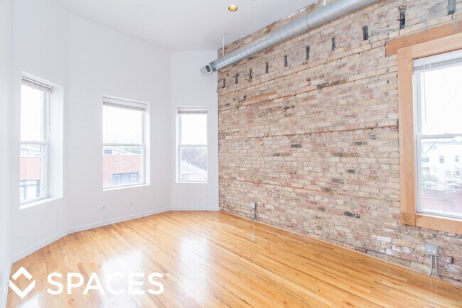 Building Photo - 2450 N Southport Ave