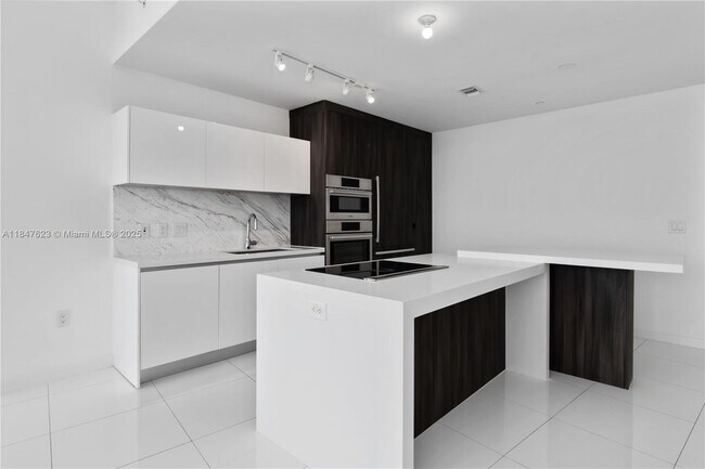 Foto del edificio - 851 NE 1st Ave