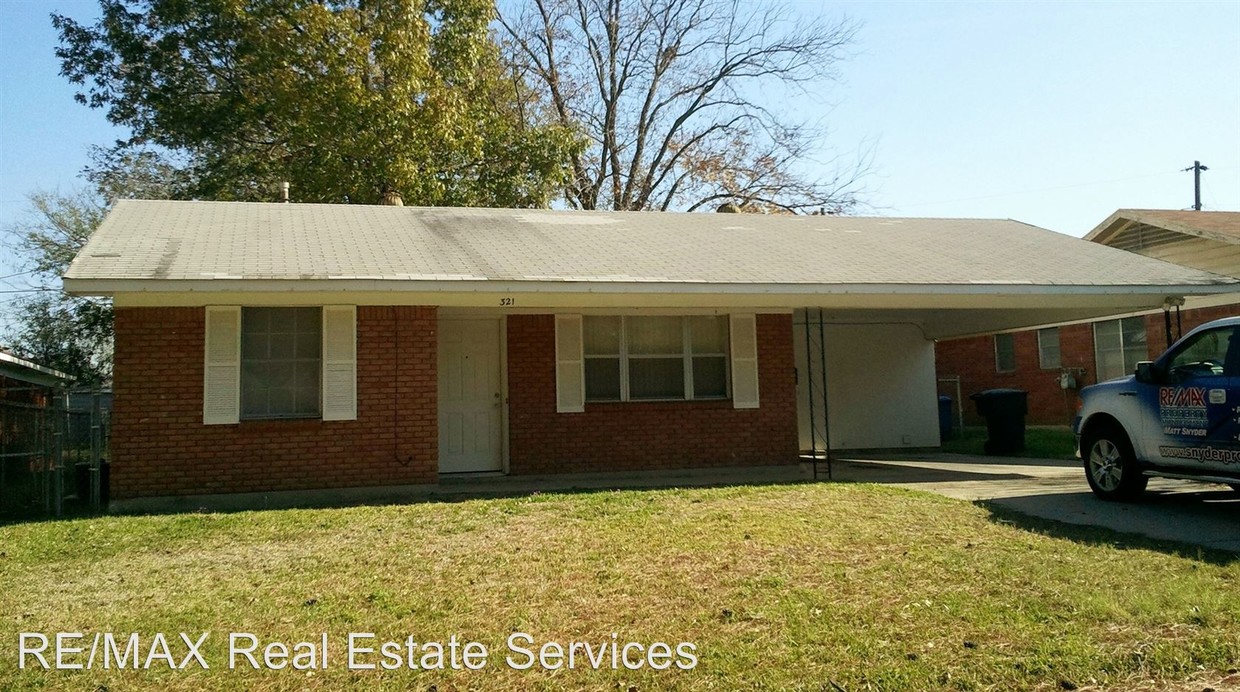 Primary Photo - 3 br, 1.5 bath House - 321 Phoenix