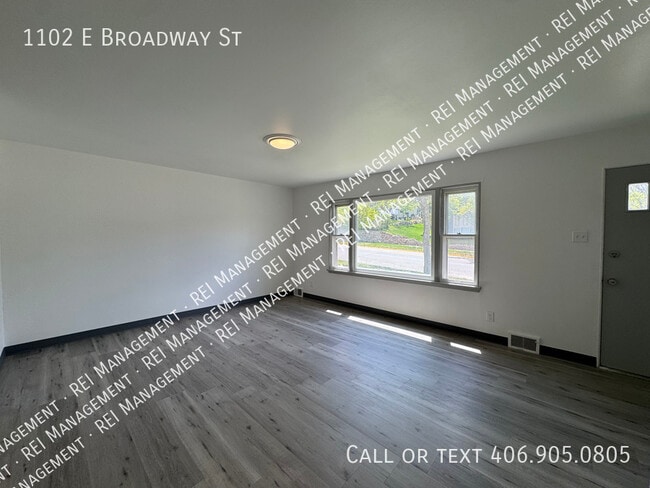 Building Photo - 1102 E Broadway St