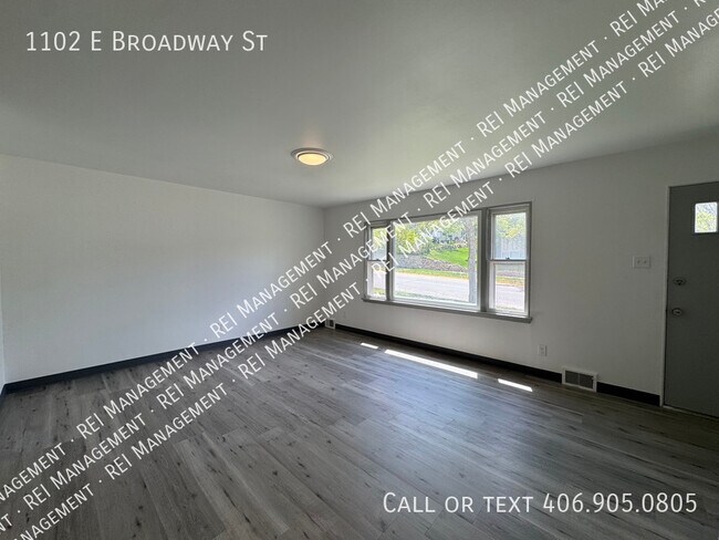 Foto del edificio - 1102 E Broadway St