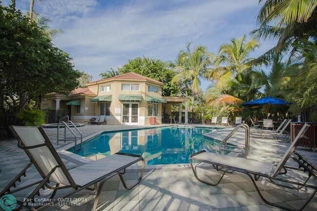 Foto del edificio - 741 N Pine Island Rd