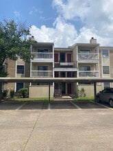 Building Photo - 2750 Holly Hall St