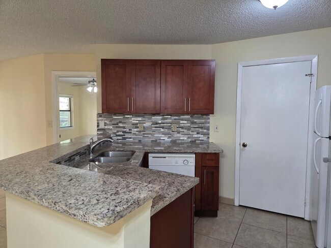 Building Photo - 9999 Summerbreeze Dr