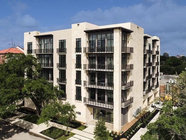Building Photo - 4820 Caroline St