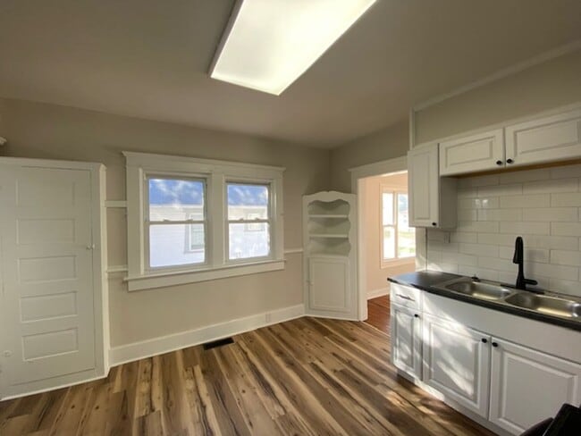 Building Photo - Welcome to this charming 4-bedroom, 1-bathroom home located in the heart of Springfield, OH+