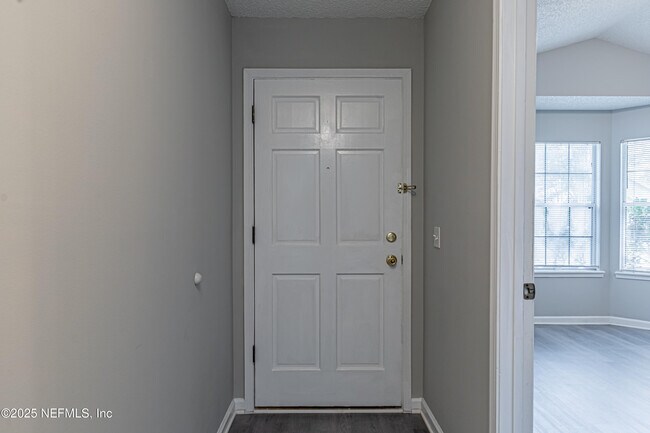 Building Photo - 1836 Manitoba Ct N
