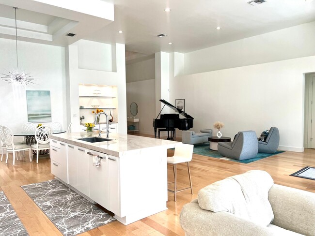 Building Photo - 4081 Briarcliff Cir