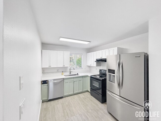 Building Photo - Great Studio Available for Rent in Mission Hills!