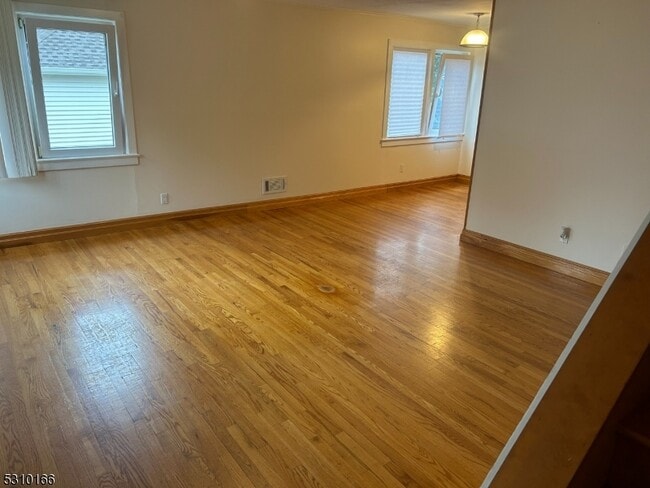 Building Photo - 15 Laurel Pl