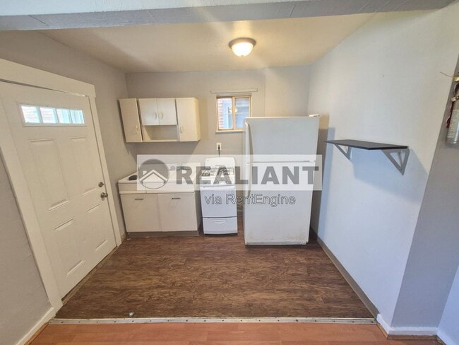 Building Photo - 805 Oak St