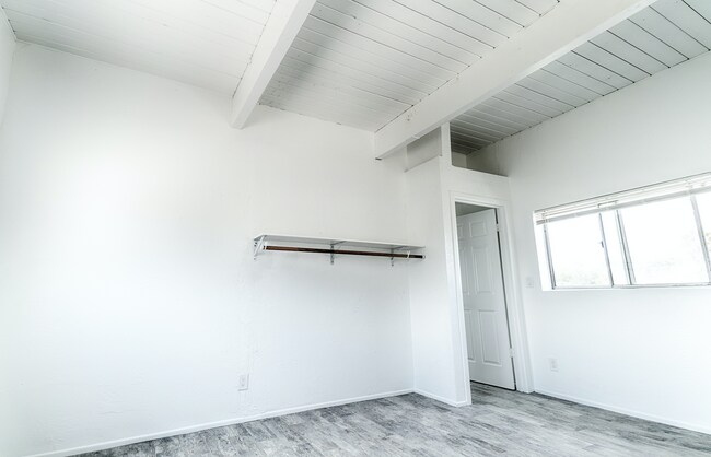 Foto del edificio - 2-Bedroom/1 Bathroom - Isla Vista