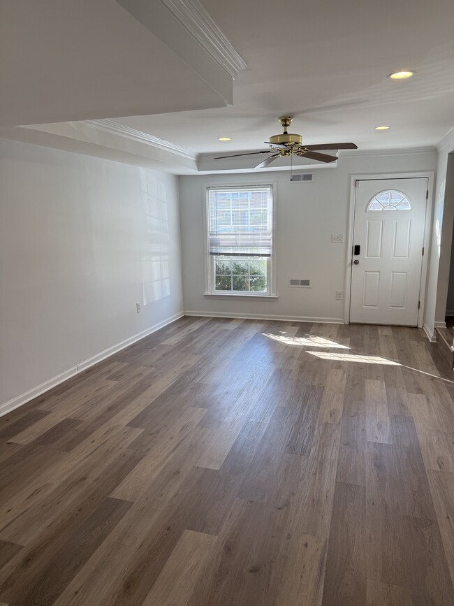 Building Photo - 8439 Pioneer Dr