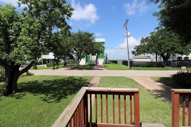 Building Photo - 1502 Bayou Shore Dr