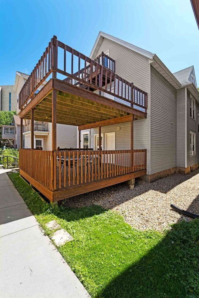 Building Photo - 322 W Wilson St