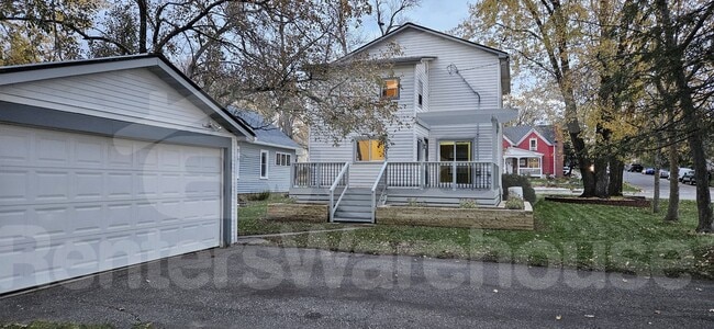 Building Photo - 1303 2nd St