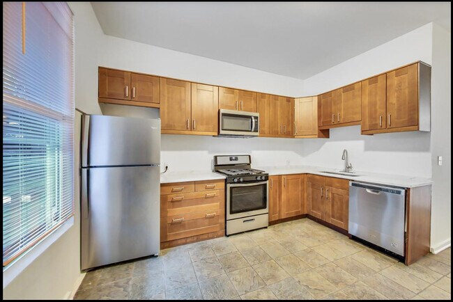 Foto del edificio - 2643 N Mildred Ave