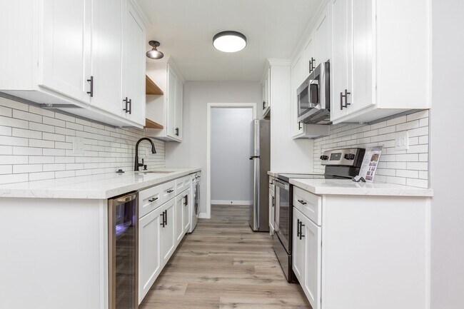 Building Photo - Coldwater Contessa