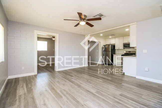 Building Photo - Charming 4 Bedroom in Phoenix!