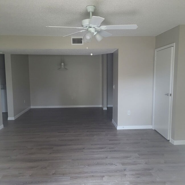 Building Photo - 1/1 condo on ground floor available now in...