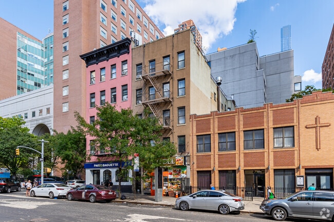 Building Photo - 886 Tenth Ave