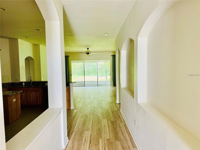 Building Photo - 7346 Crescent Palm Dr