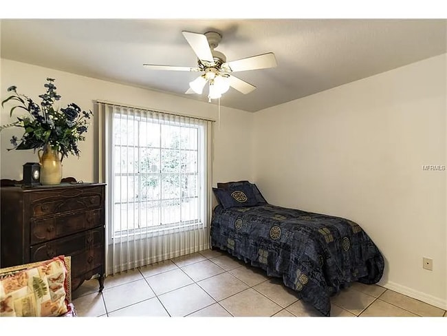 Bedroom with ceiling fan and closet - 1061 Francis St