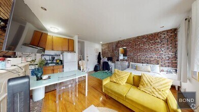 Building Photo - 92 Third Avenue
