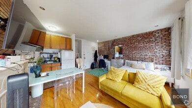Building Photo - 92 Third Avenue