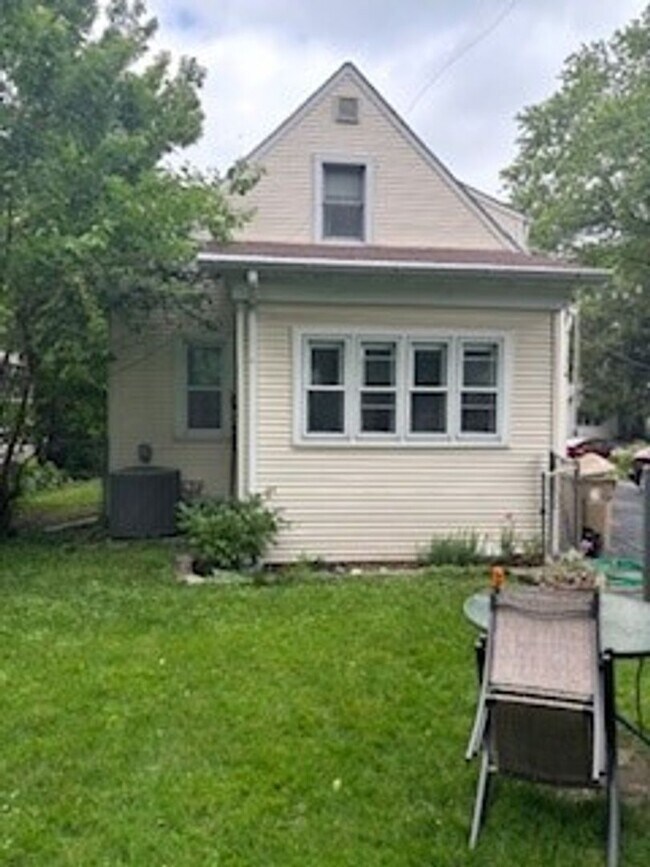 Building Photo - Three Bedroom House for Rent - 1805 Winche...