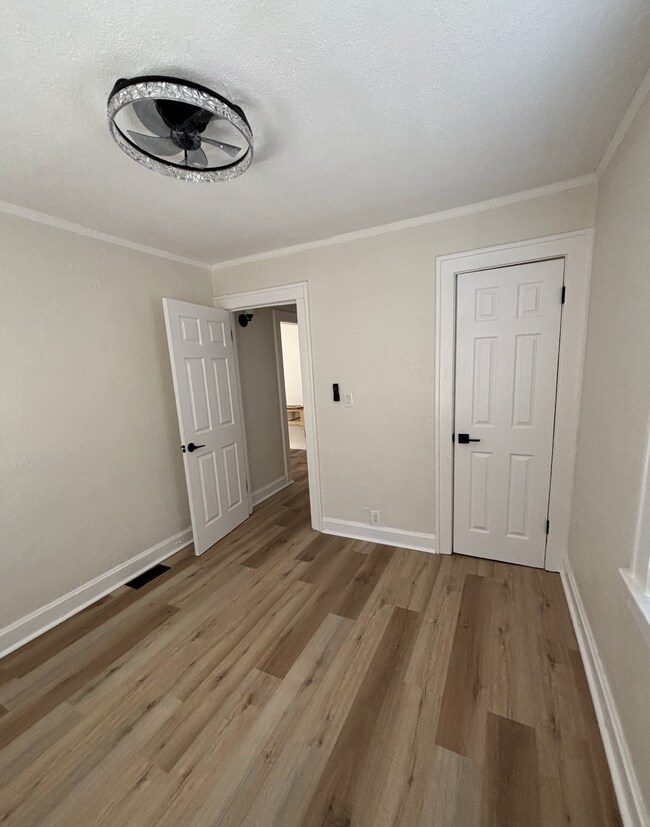 Foto del edificio - 3014 E 69th St