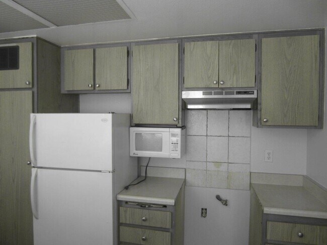 Building Photo - 7025 Glade Ave