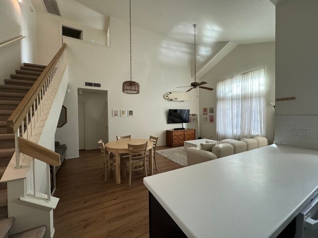 Building Photo - 2201 N Comanche Dr